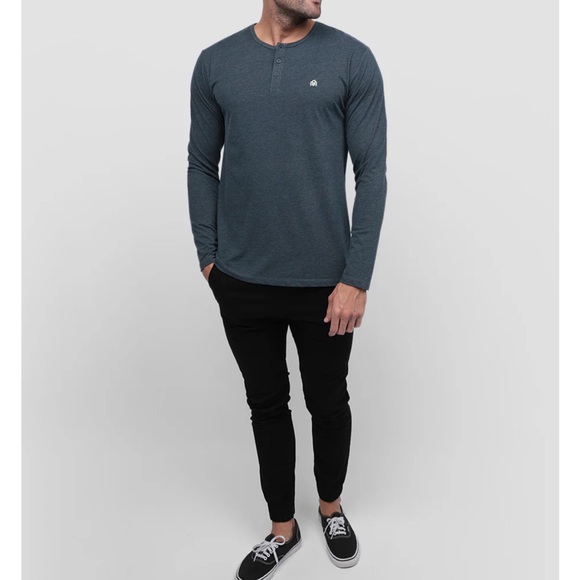 Into the AM never worn navy size XL Henley. - Picture 2 of 4